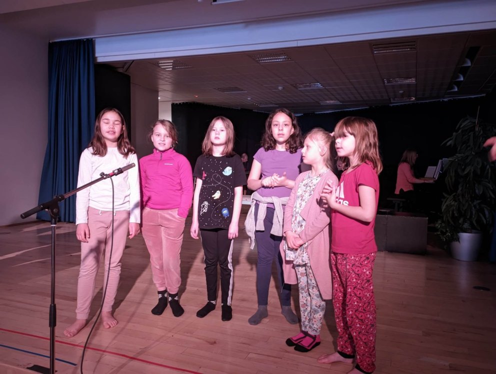 Árshátíð frestað til 18. apríl