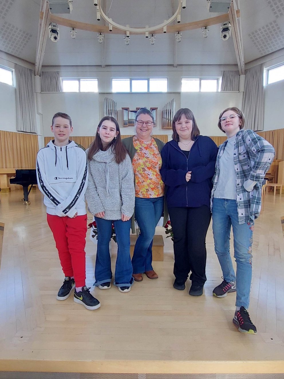 Hópurinn og Þuríður Haraldsdóttir þjálfari þeirra