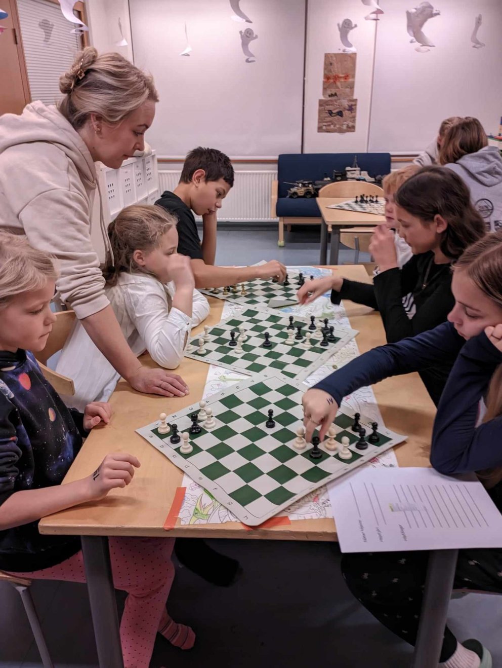 Nemendur spila hornskák