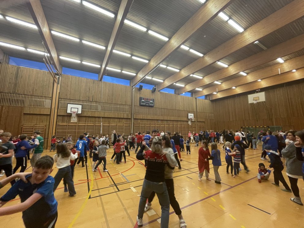 Þjóðdansar á degi fullveldis