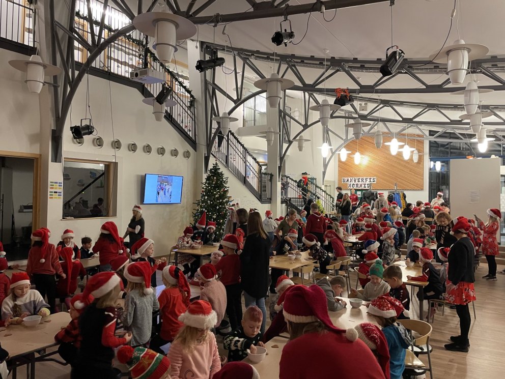 Jólahúfudagur og piparkökur málaðar