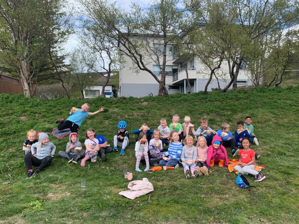 Hressing borðuð úti í góða veðrinu