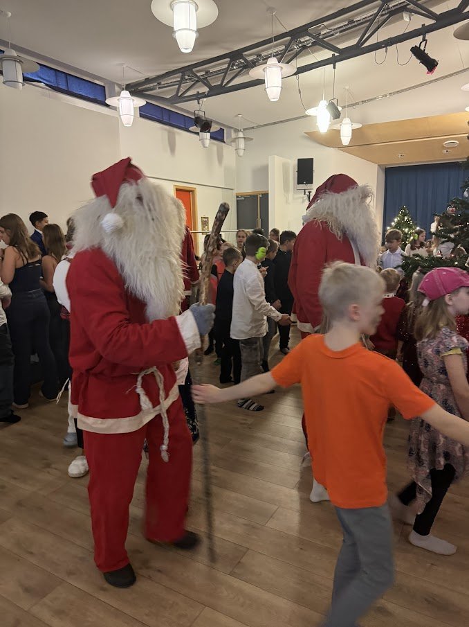 Á jólaballi Grunnskóla Reyðarfjarðar