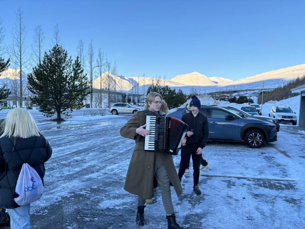 Sumir hópar voru svo heppnir að hafa undirleikara.