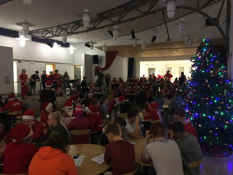 Söngstund á sal á aðventu