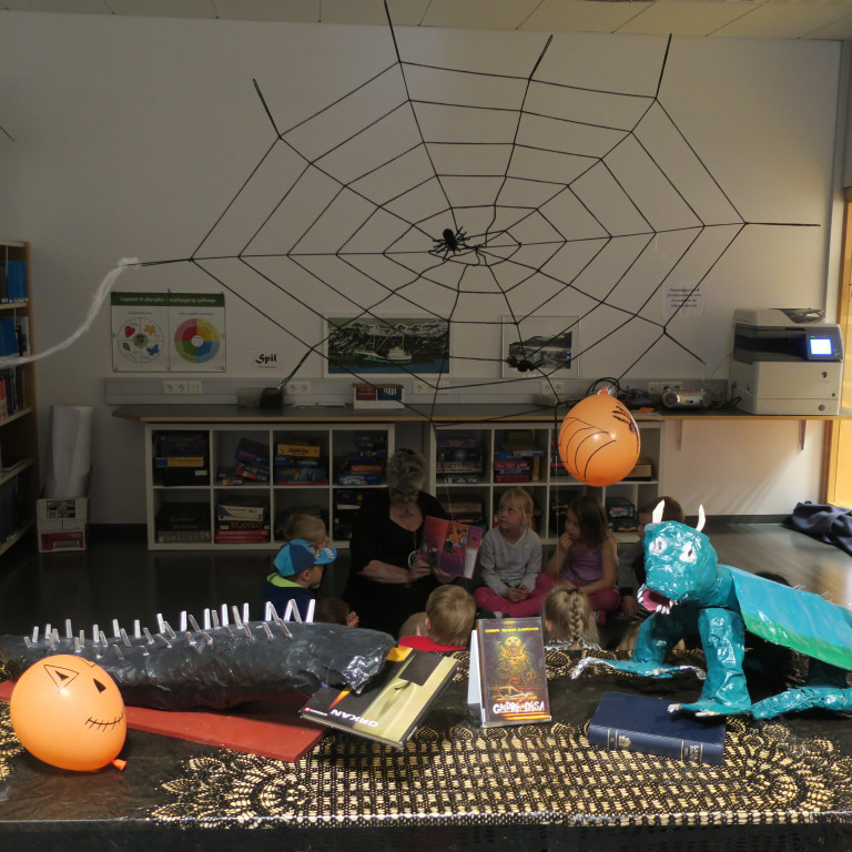 Á bókasafni á myrkum degi