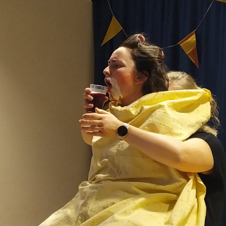 Guðný Helga í skemmtidagskrá kennara á yngra blóti.