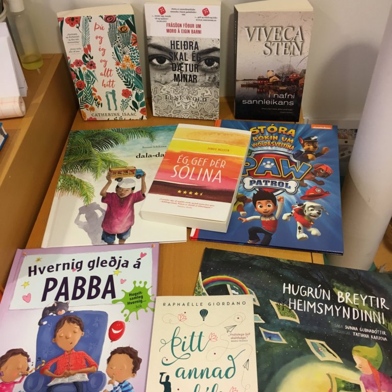 Margar spennandi bækur eru til á bókasafninu