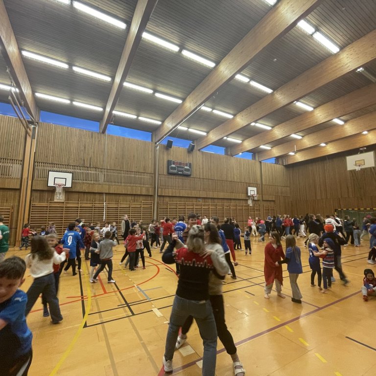 Þjóðdansar á degi fullveldis