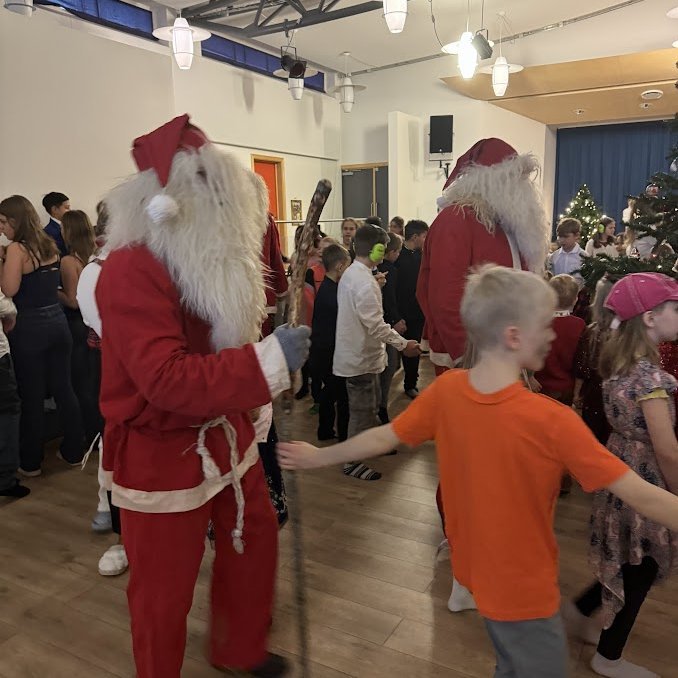 Á jólaballi Grunnskóla Reyðarfjarðar