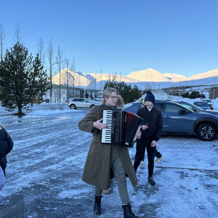 Sumir hópar voru svo heppnir að hafa undirleikara.