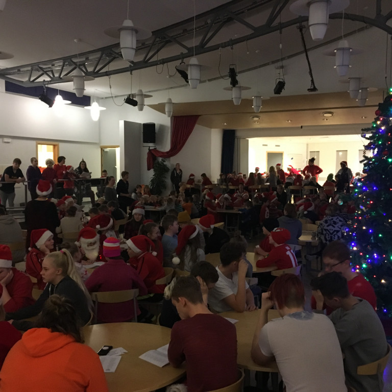 Söngstund á sal á aðventu